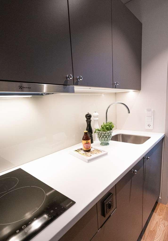Biz Apartment Bromma 스톡홀름 시설 사진 A kitchen with a single-control tap